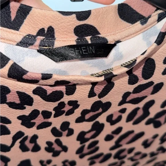 SHEIN Black and Tan Leopard Print Top - Picture 3 of 4
